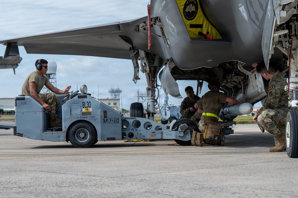 Precision under pressure: Kadena hosts quarterly load crew competition