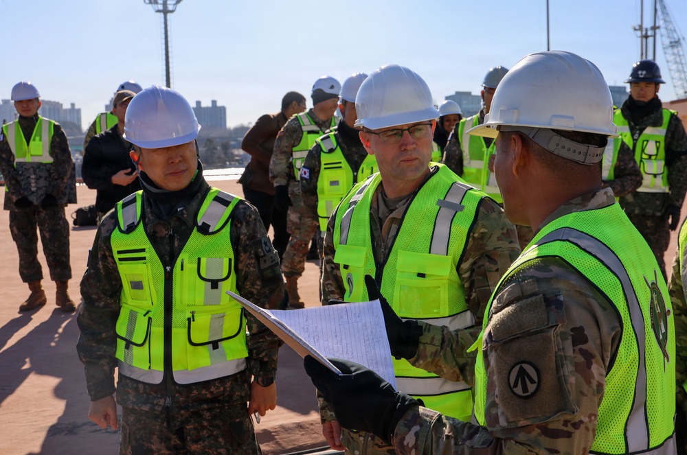 Transportation Command Leadership surveys Korean Rotational Forces Exercise