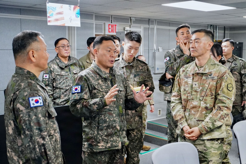 Senior leaders tour Combined Logistics Execution Coordination Cell