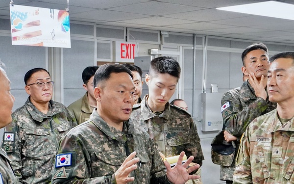 Senior leaders tour Combined Logistics Execution Coordination Cell
