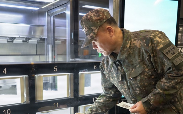ROK Army commander visits Autonomous Kitchen