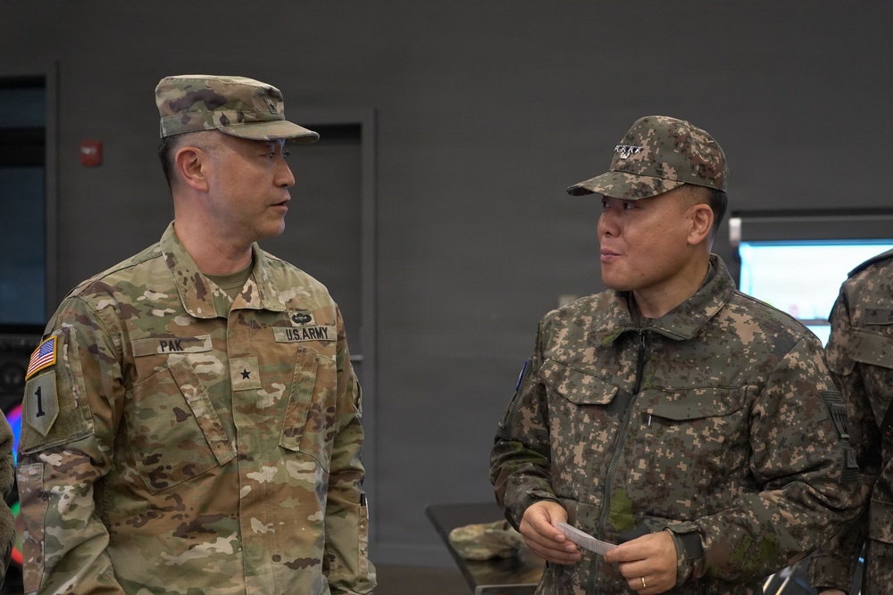 U.S. and ROK commanders converse during kitchen tour