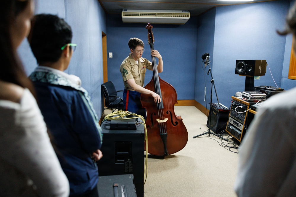 III MEF Band Provides Musical Workshop at Srinakharinwirot University Demonstration