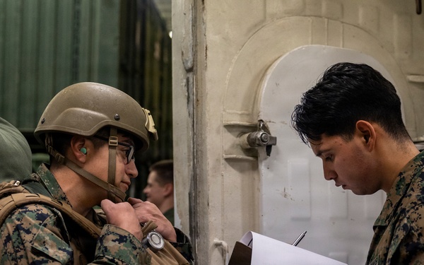 11th MEU Marines, Sailors Disembark USS Boxer