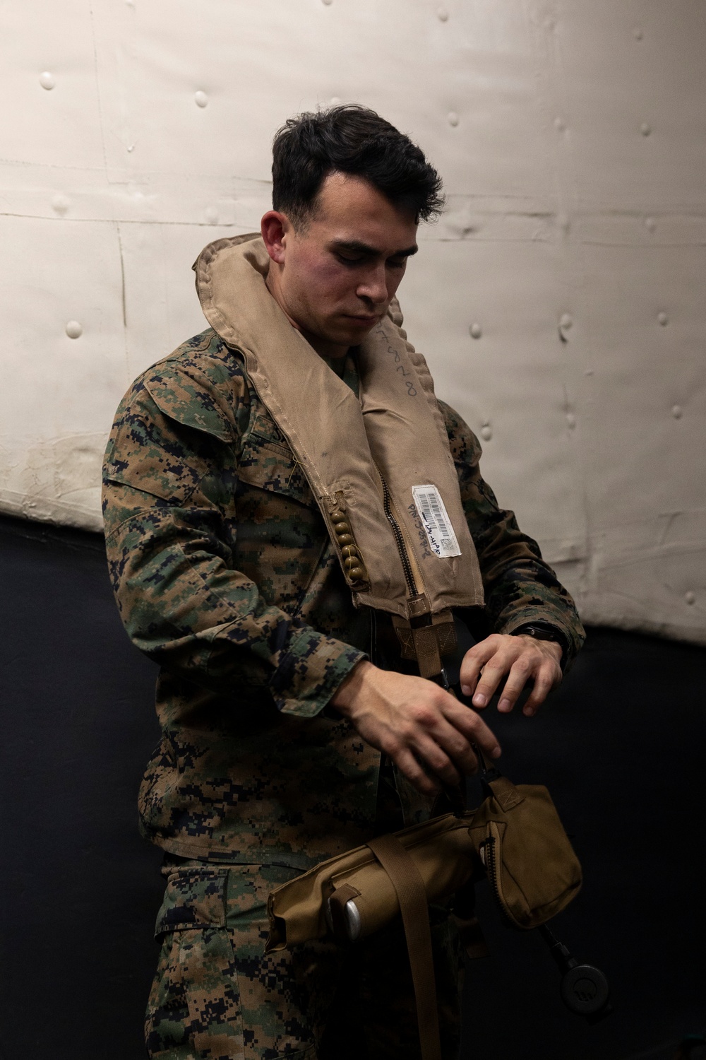 11th MEU Marines, Sailors Disembark USS Boxer