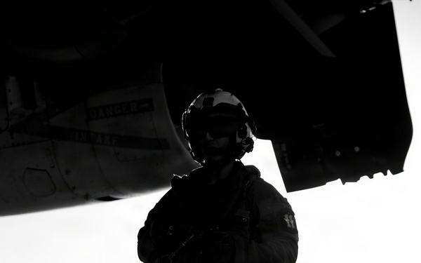 11th MEU Marines, Sailors Disembark USS Boxer