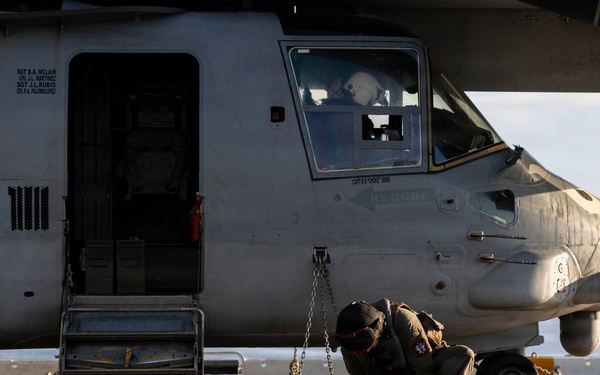 11th MEU Marines, Sailors Disembark USS Boxer