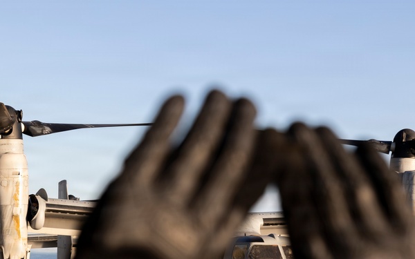 11th MEU Marines, Sailors Disembark USS Boxer