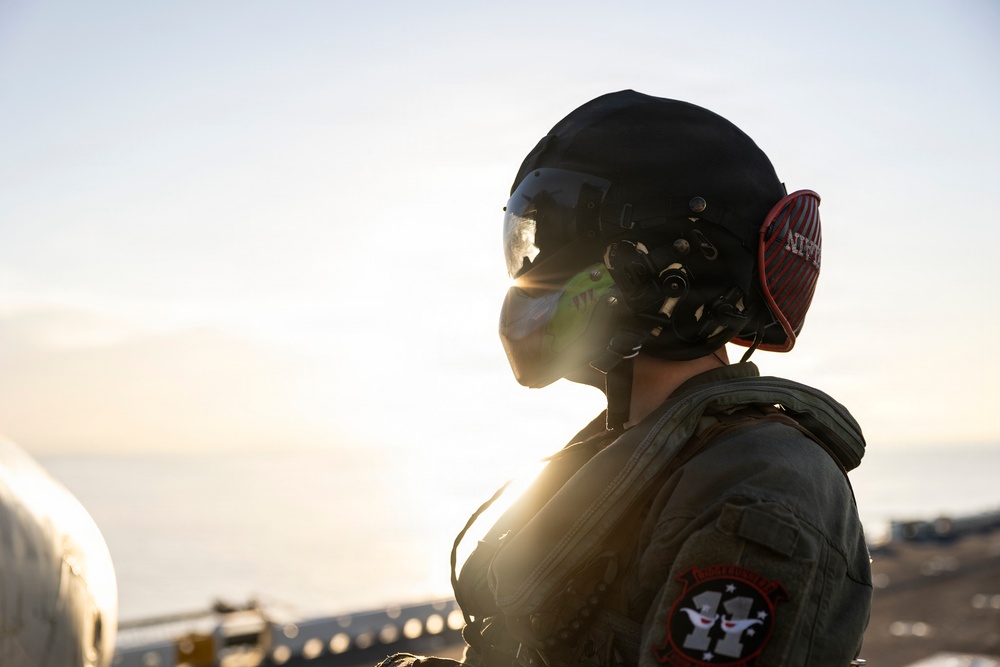 11th MEU Marines, Sailors Disembark USS Boxer