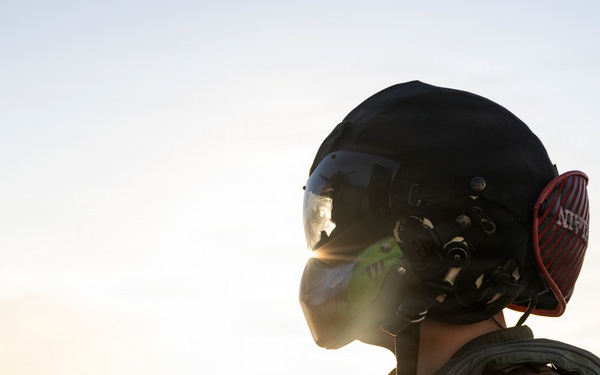 11th MEU Marines, Sailors Disembark USS Boxer
