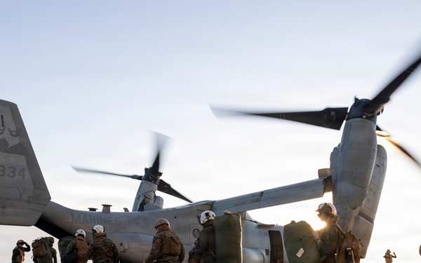11th MEU Marines, Sailors Disembark USS Boxer