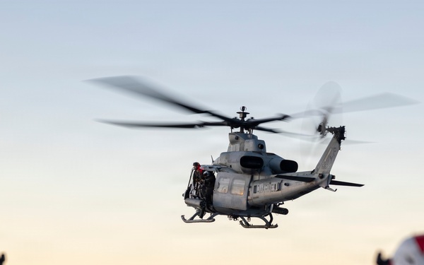 11th MEU Marines, Sailors Disembark USS Boxer