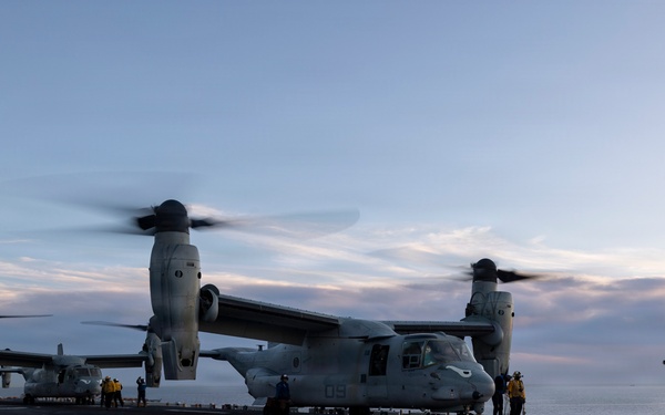 11th MEU Marines, Sailors Disembark USS Boxer