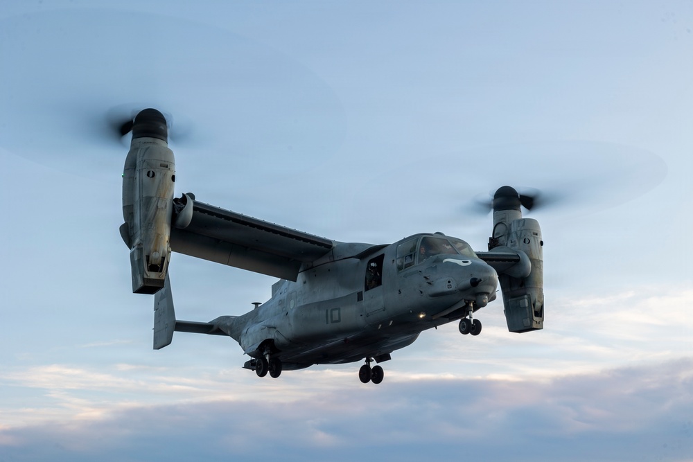 11th MEU Marines, Sailors Disembark USS Boxer