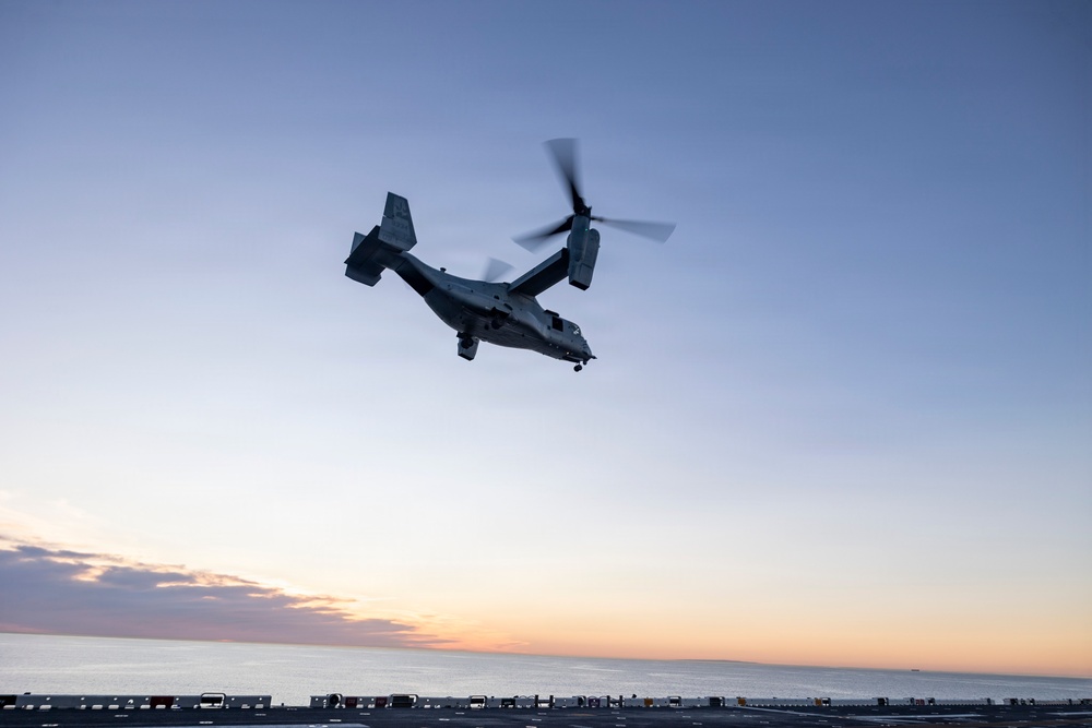 11th MEU Marines, Sailors Disembark USS Boxer