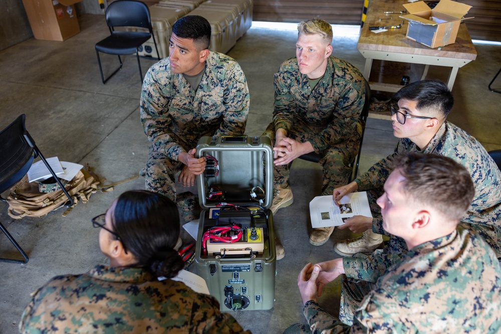 MASS-2 hosts class on Lightweight Energy Storage System