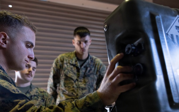 MASS-2 hosts class on Lightweight Energy Storage System