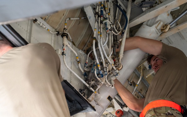 379th EMXS repairs KC-135 landing gear