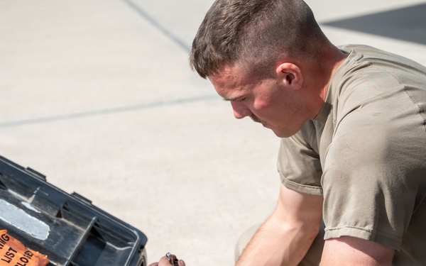 379th EMXS repairs KC-135 landing gear