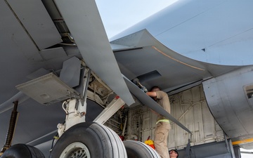 379th EMXS repairs KC-135 landing gear
