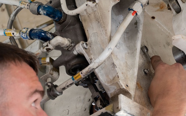 379th EMXS repairs KC-135 landing gear