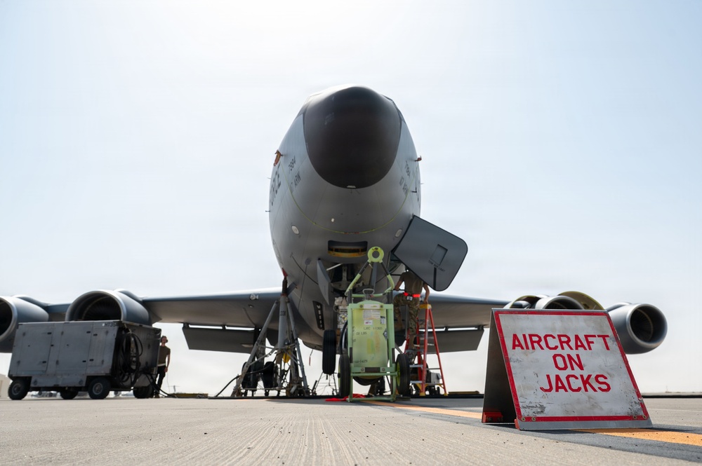 379th EMXS repairs KC-135 landing gear