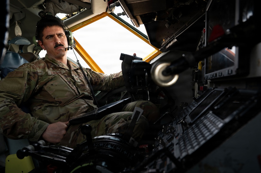 379th EMXS repairs KC-135 landing gear