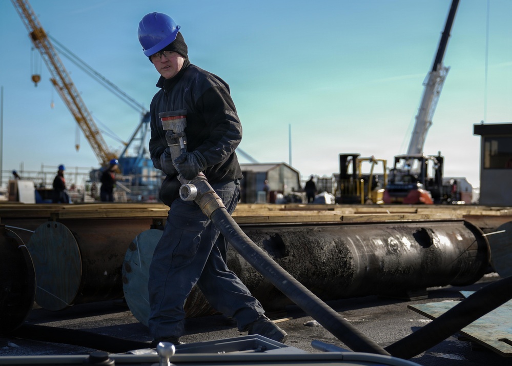 Ike Conducts Planned Incremental Availability maintenance period