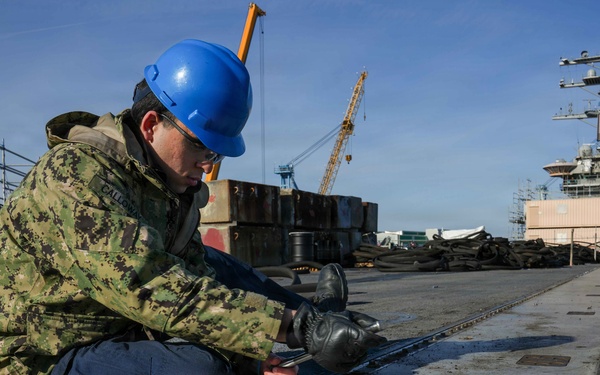 Ike Conducts Planned Incremental Availability maintenance period