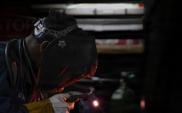 Ike Conducts Planned Incremental Availability maintenance period