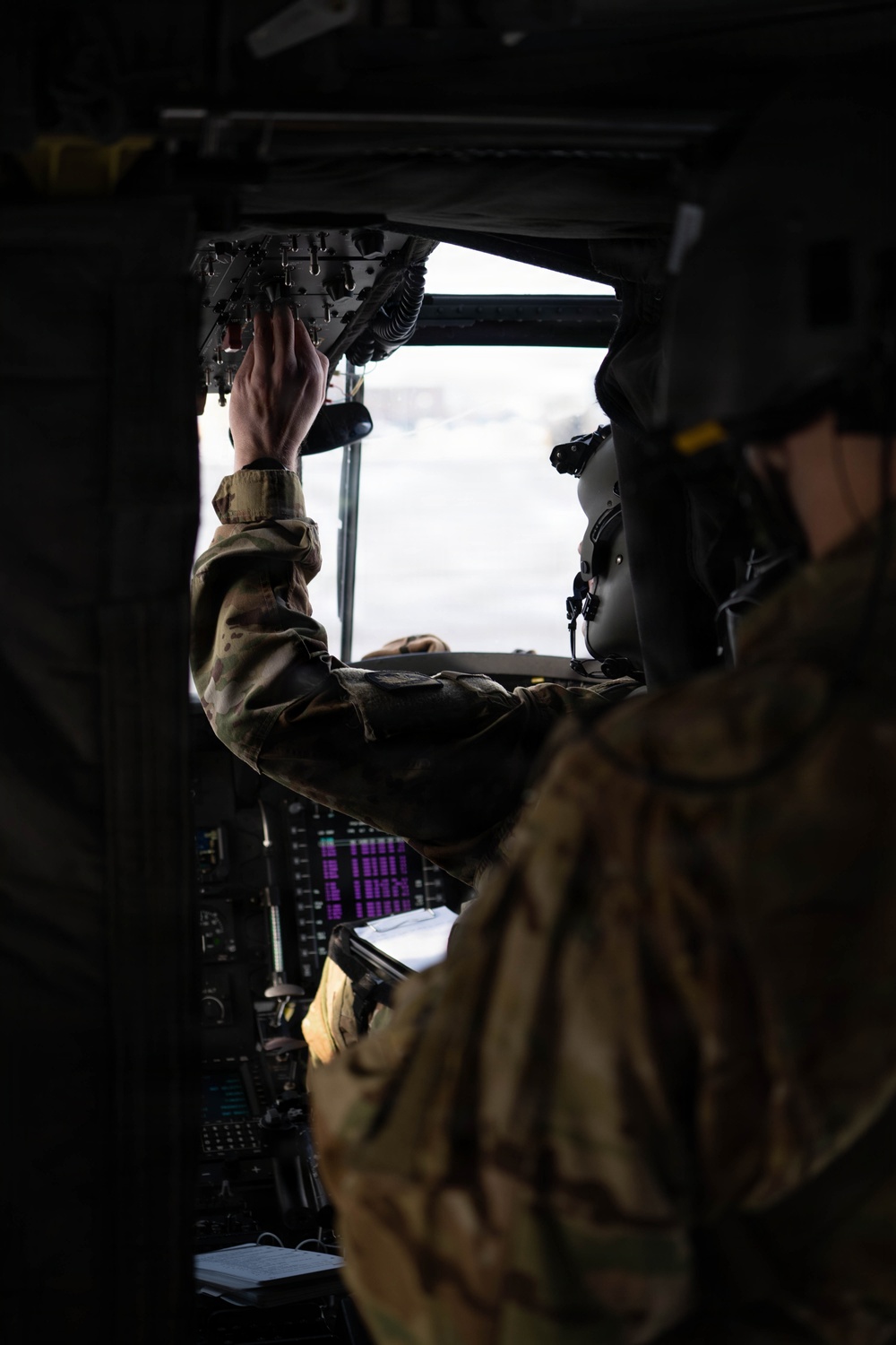 1-214th GSAB Aviators Maintain Readiness With CH‑47F Training Flight