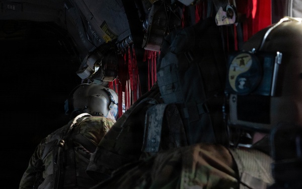 1-214th GSAB Aviators Maintain Readiness With CH‑47F Training Flight
