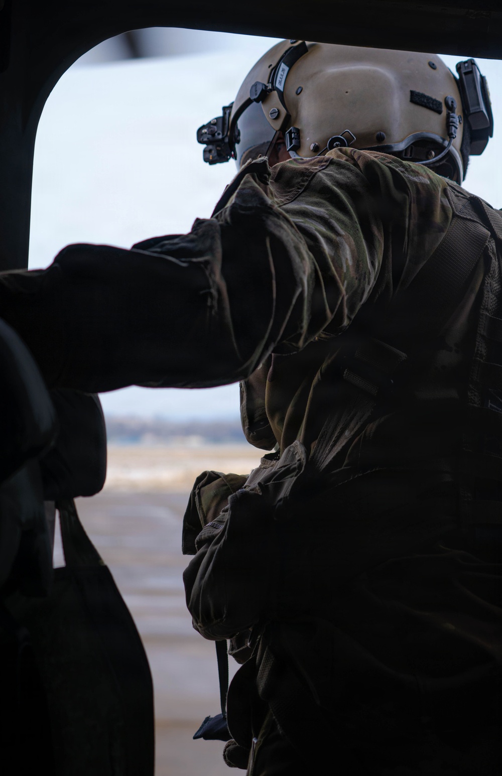 1-214th GSAB Aviators Maintain Readiness With CH‑47F Training Flight