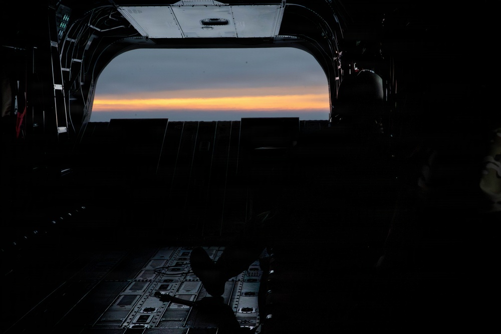 1-214th GSAB Aviators Maintain Readiness With CH‑47F Training Flight