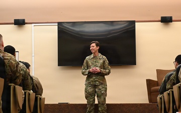 U.S. Strategic Command CSEL speaks with ALS students and instructors