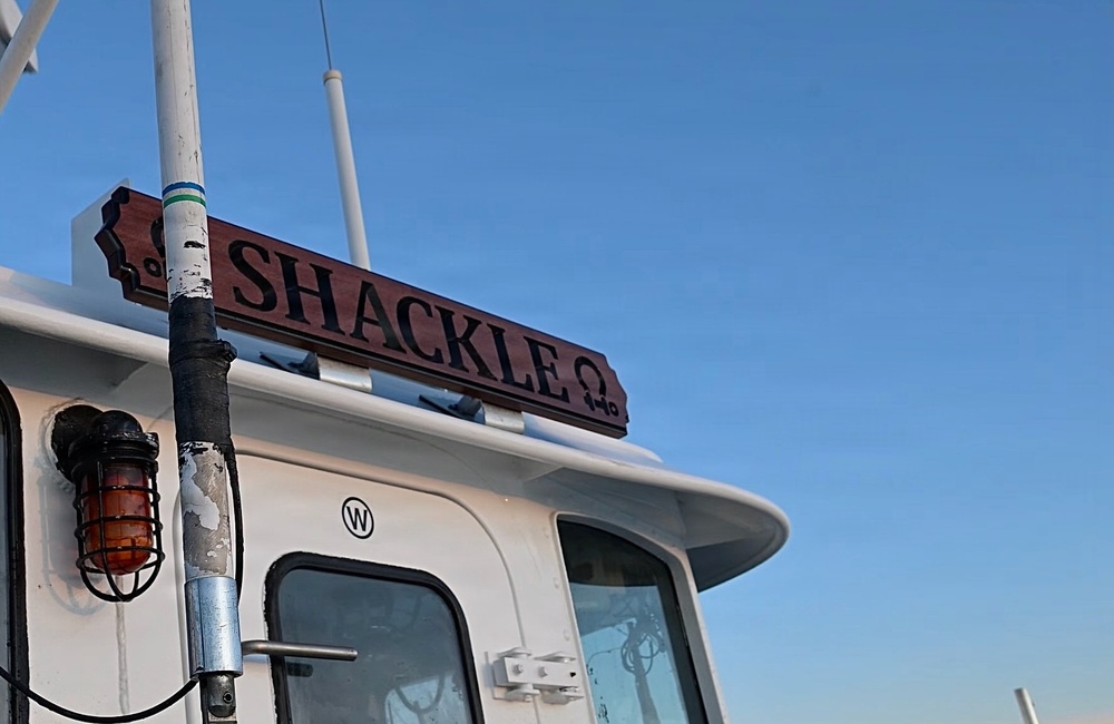 CGC Shackle Assists with Icebreaking Operations