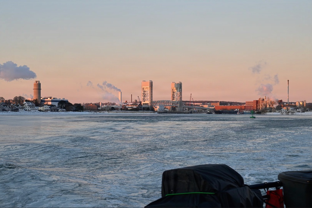 CGC Shackle Assists with Icebreaking Operations