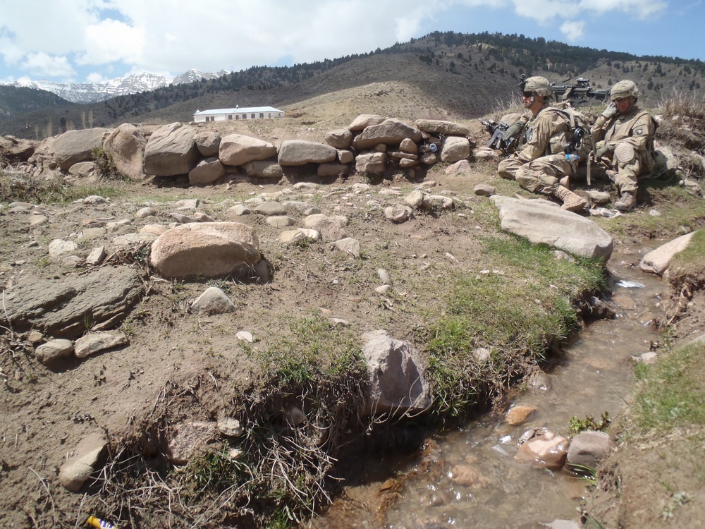 Soldiers on a short halt