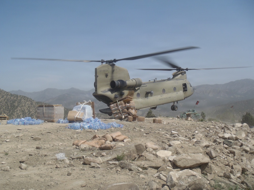 CH-47 delivers