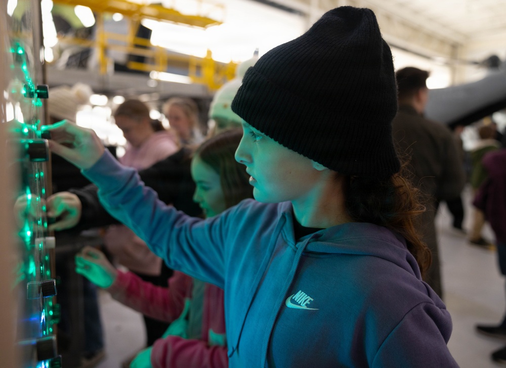 MALS-26 hosts community event with Richlands Elementary school