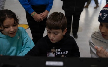 MALS-26 hosts community event with Richlands Elementary school