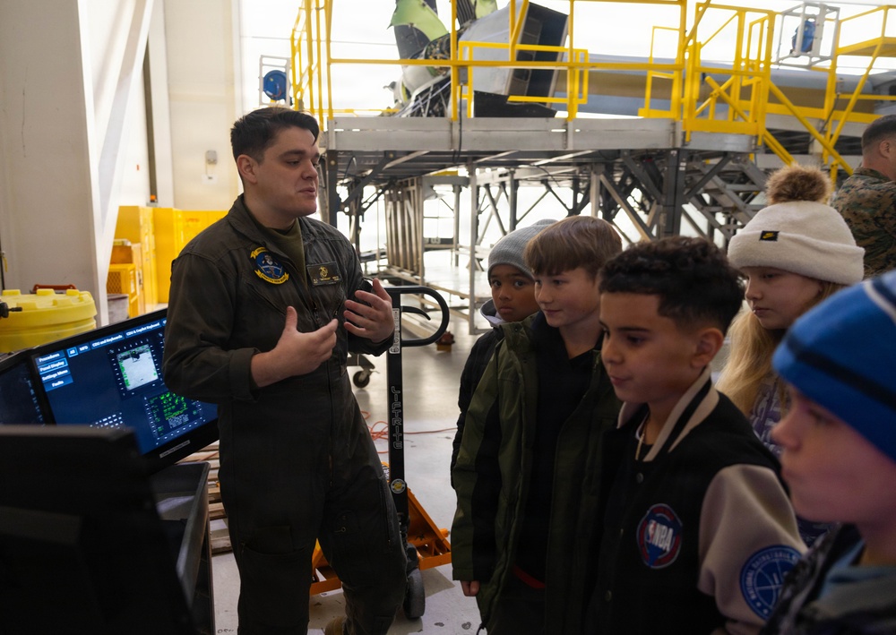 MALS-26 hosts community event with Richlands Elementary school