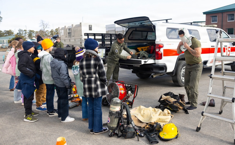 MALS-26 hosts community event with Richlands Elementary school