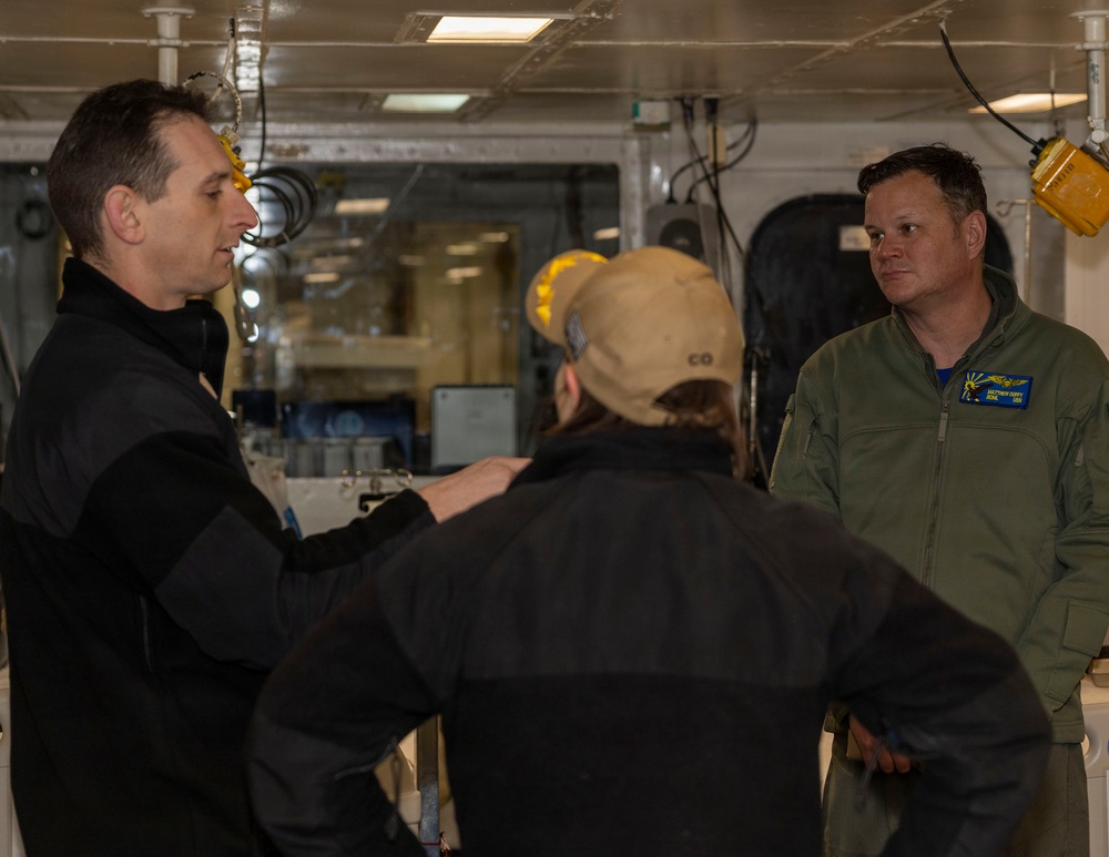 Kearsarge Hosts Tour For Rear Adm. Matthew J. Duffy