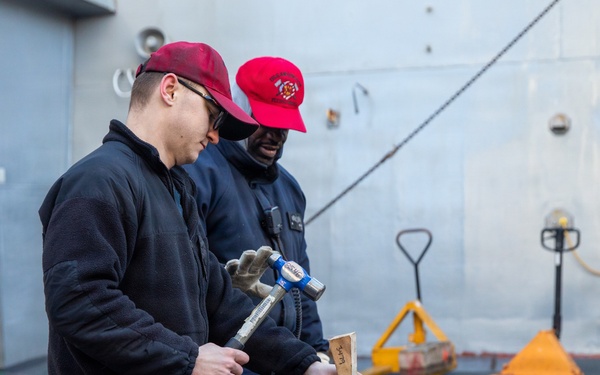 USS Arlington (LPD 24) Conducts Damage Control Training