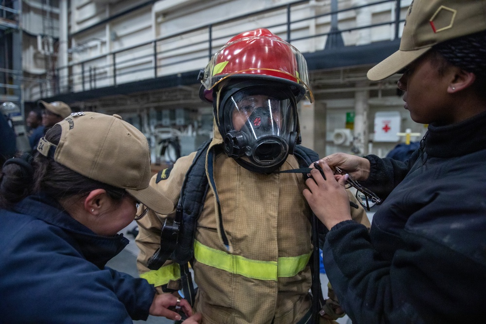 USS Arlington (LPD 24) Conducts Damage Control Training