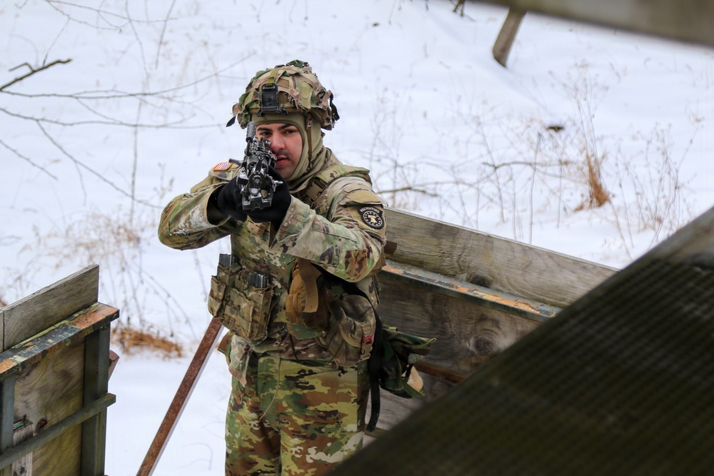 Winter field training tests infantry leaders