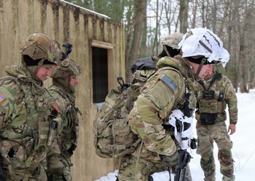 Winter field training tests infantry leaders