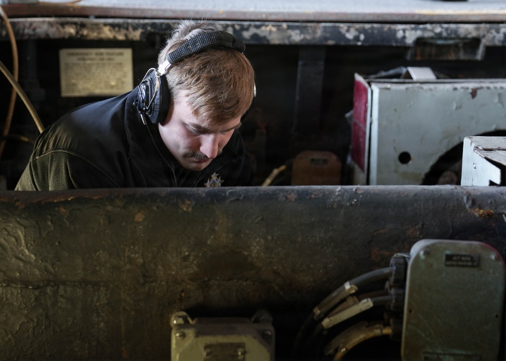 Ike Conducts Planned Incremental Availability maintenance period