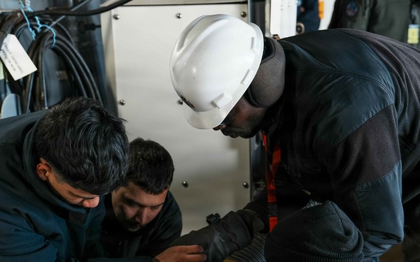 IKE conducts fuel onload